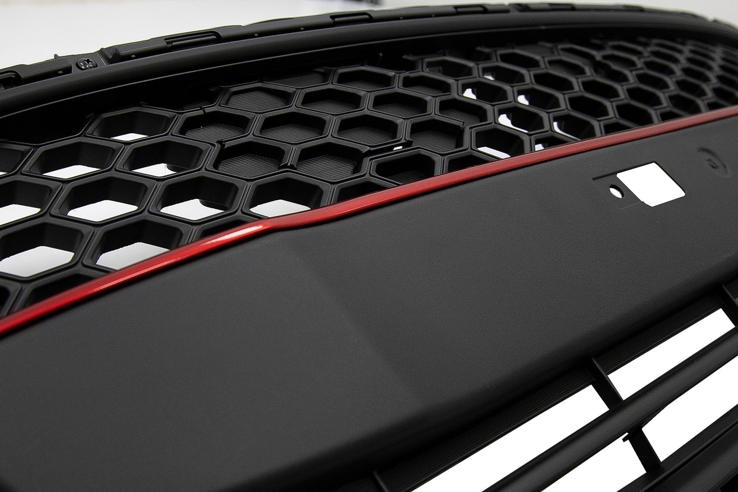 Vorne Gitter Kühlergrill für Suzuki Swift ZC33S 2017+ Schwarz mit Rot Sport Look CarPartsTuning