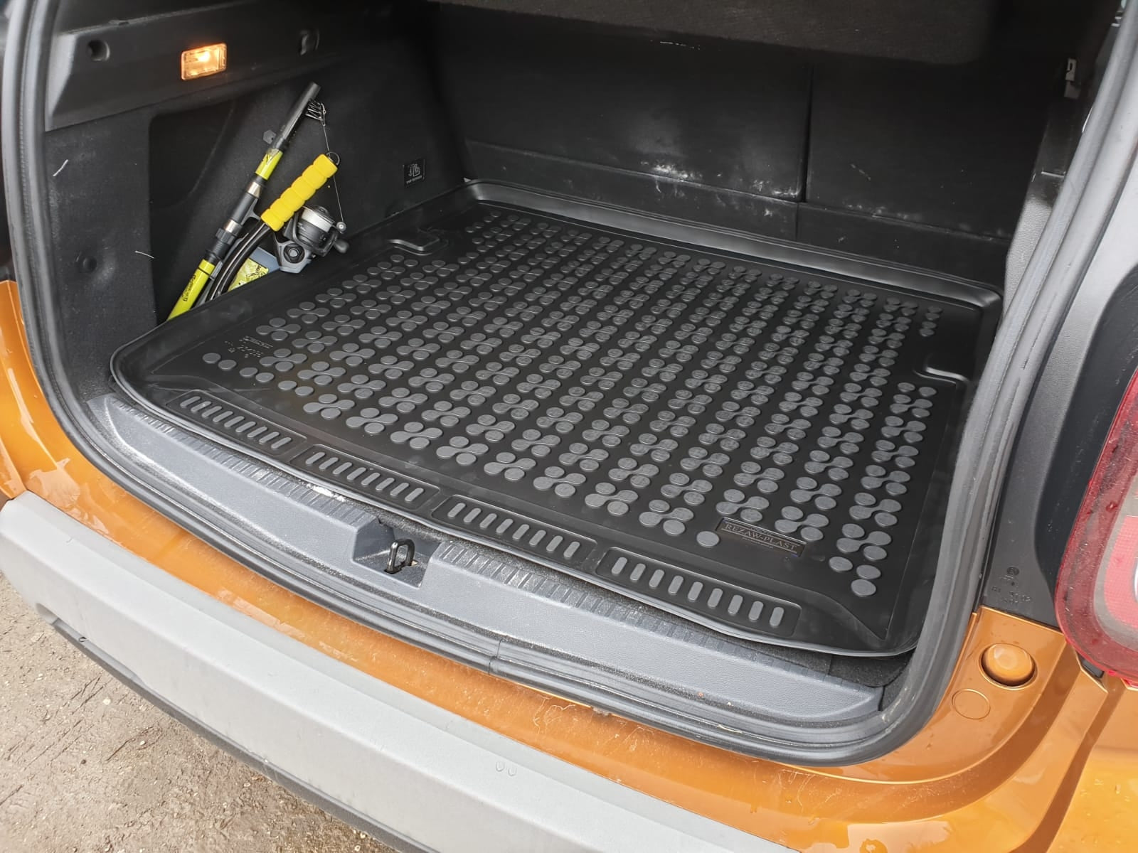 Kofferraummattengummi Passend Für Dacia Duster II (4x4) (2018-) Schwarz Rezaw Plast