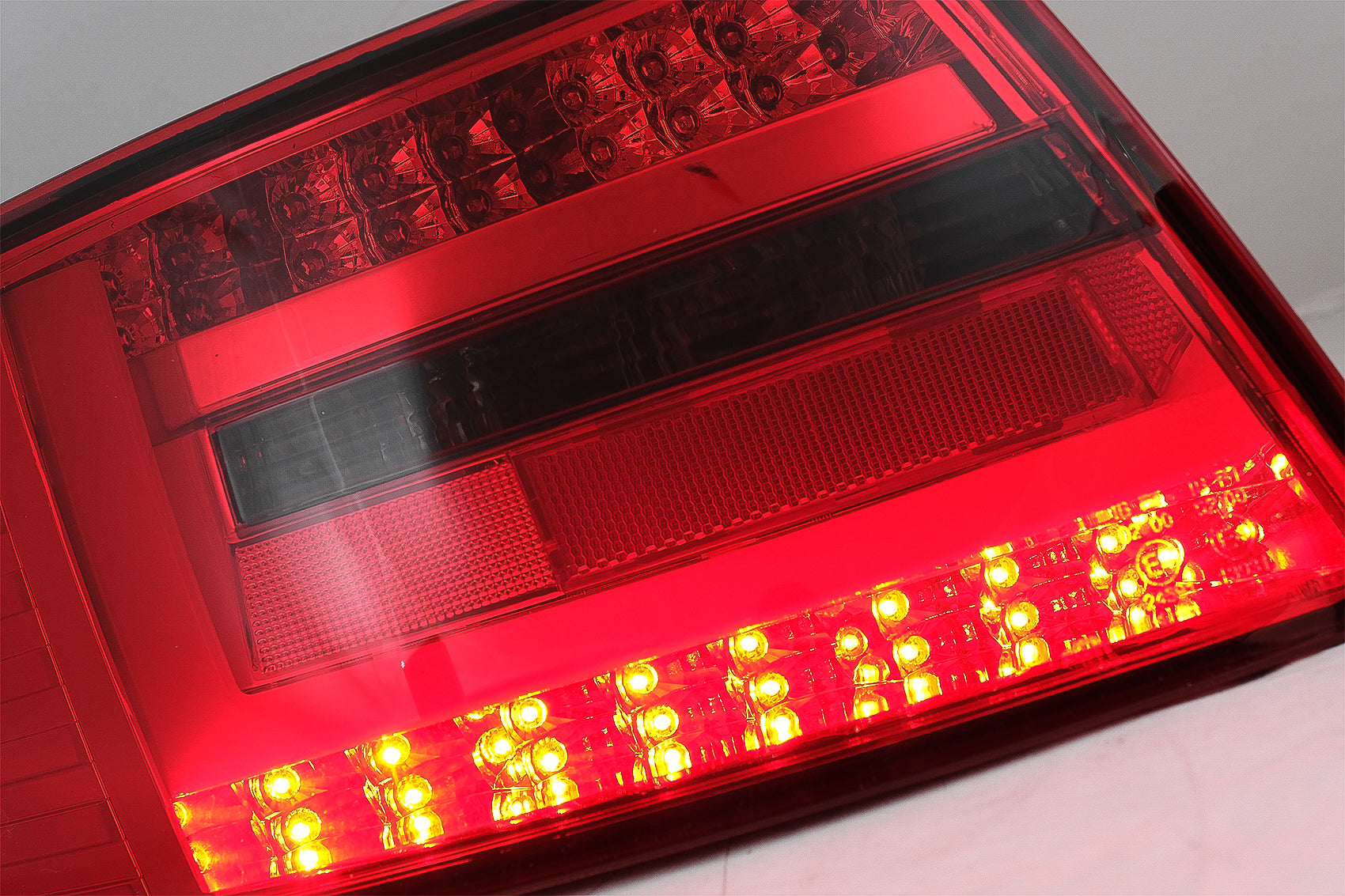 LED BAR Rücklichter für Audi A6 C6 4F Limousine 04.2004-2008 7-PIN Roter Rauch CarPartsTuning