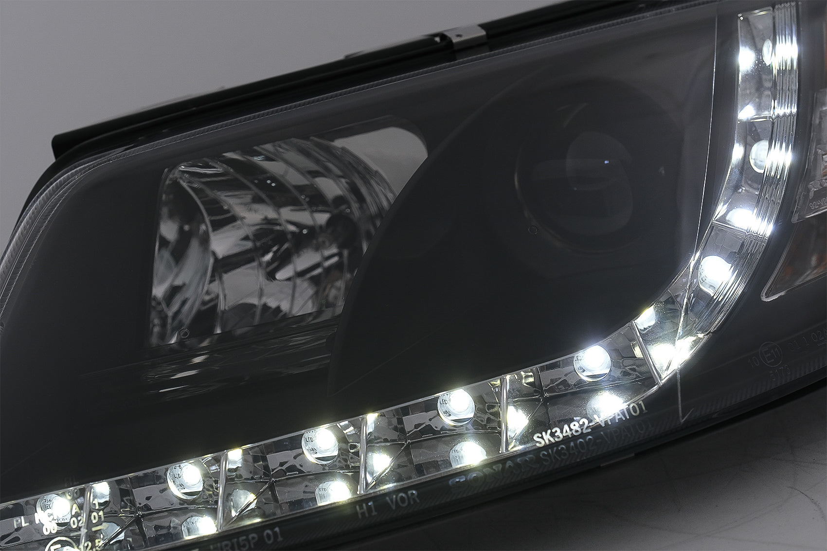 LED DRL Scheinwerfer für VW Passat 3BG 09.2000-03.2005 Schwarz CarPartsTuning