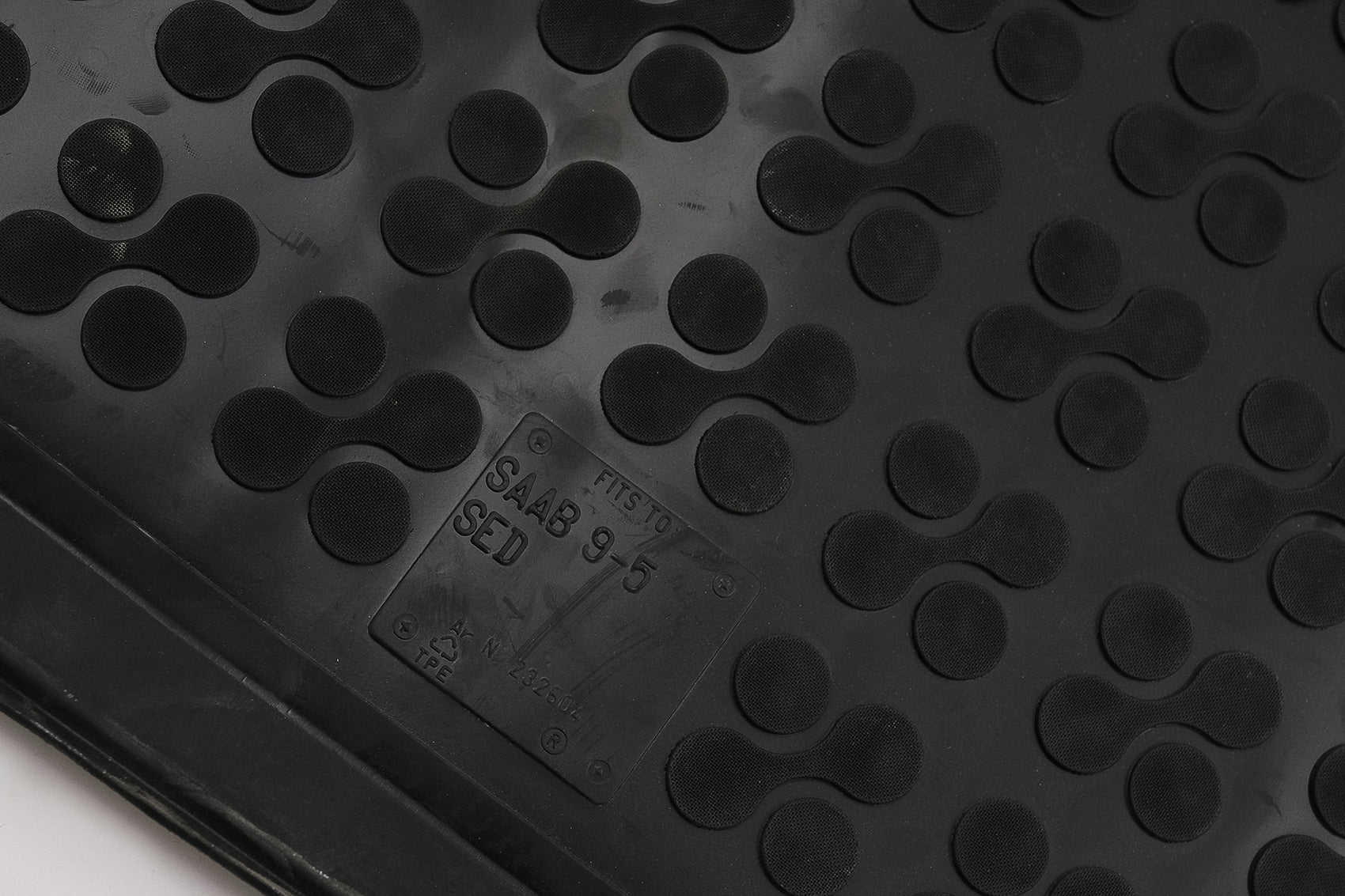 Gummi-Kofferraummatte Schwarz für SAAB 9-5 I 97-2009 Limousine Geruchlos 3 cm Erhöhter Rand Carpartstuning Austria