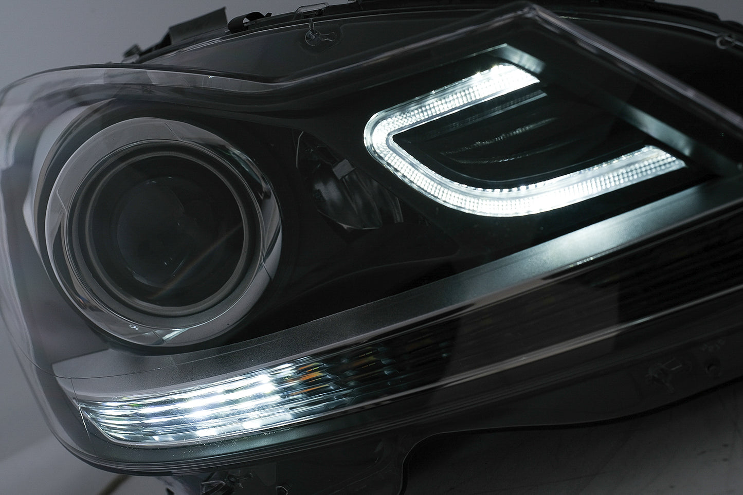 LED TFL Scheinwerfer für Mercedes C-Klasse W204 S204 MOPF 2011–2014 Schwarz Carpartstuning Austria