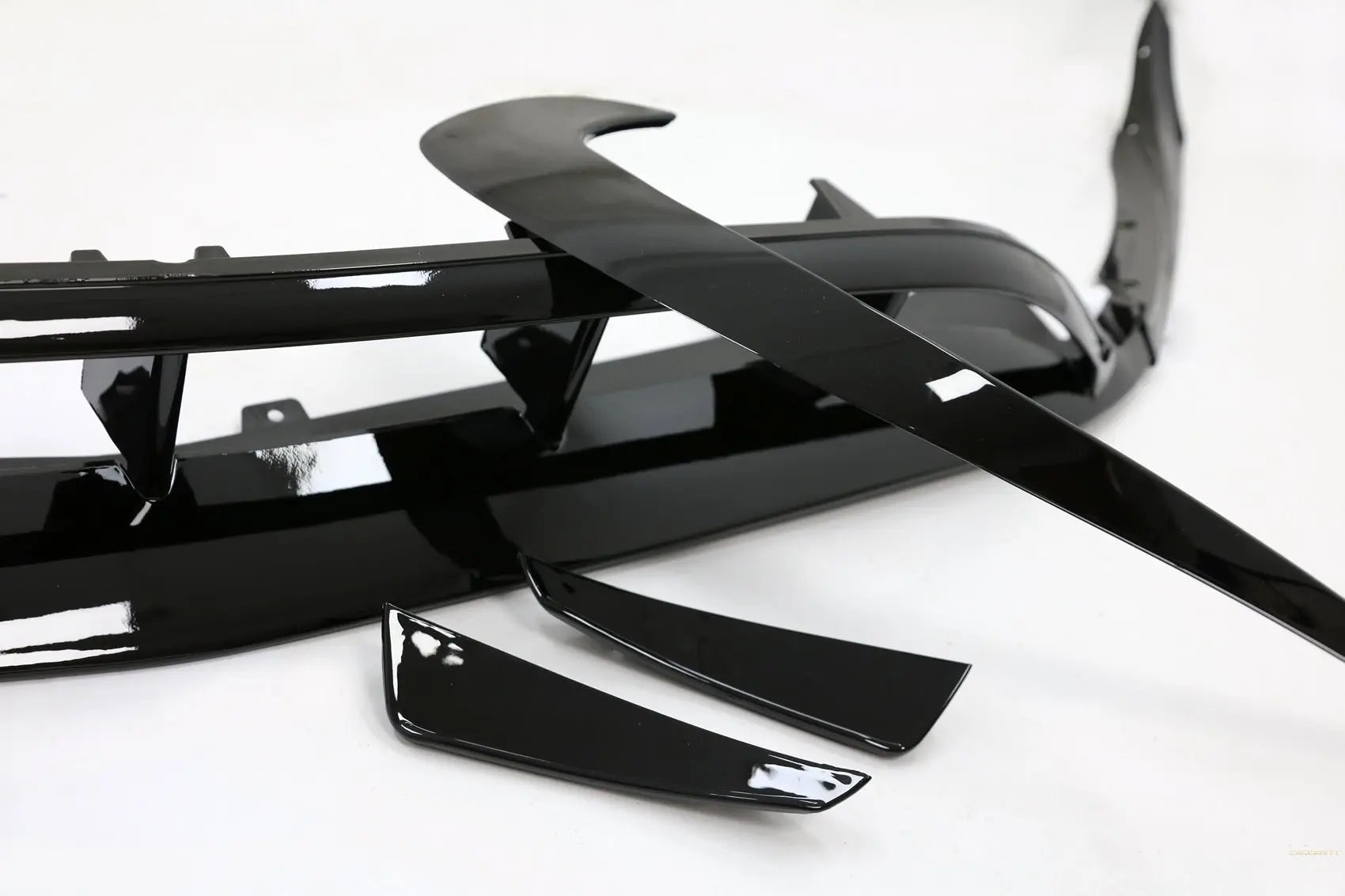 Frontstoßstange Splitter Finnen Aero Mit Mittelgitter Passend Für Mercedes A-Klasse W176 Facelift AMG Line (09.2015-2018) Piano Black KITT