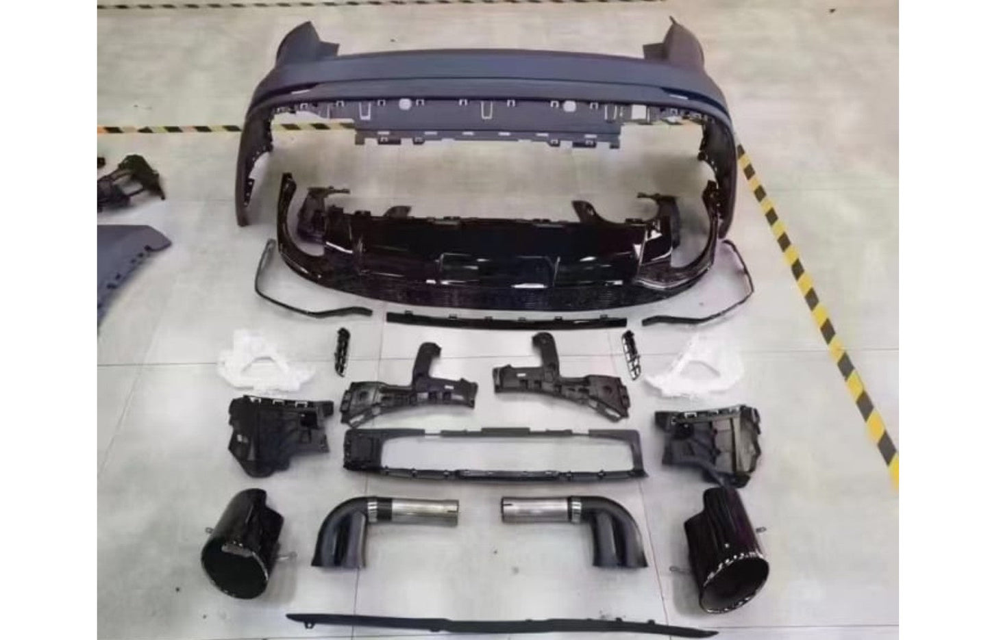 Body Kit für Audi Q8 SUV 2018-2023 RS Design Stoßstange Grille Endrohre Carpartstuning Austria