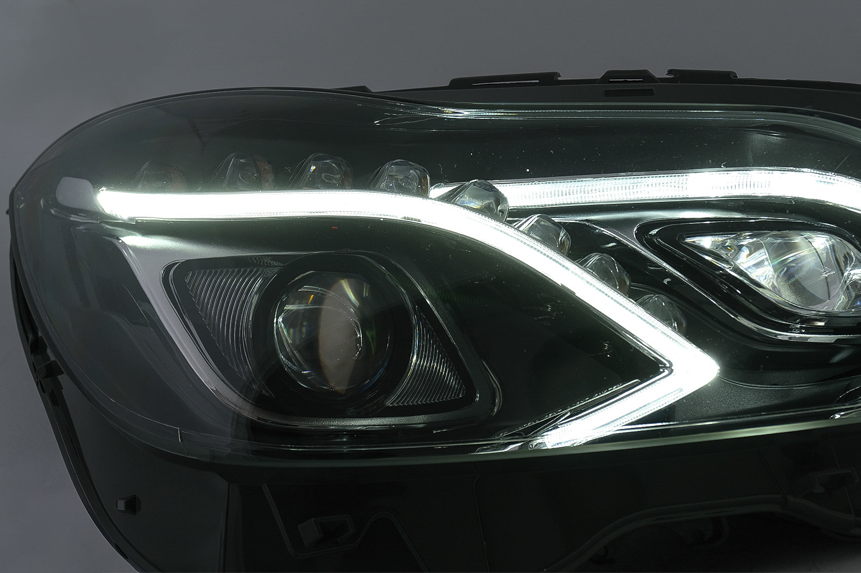 LED Xenon Scheinwerfer für Mercedes E-Klasse W212 09-12 Facelift Design CarPartsTuning