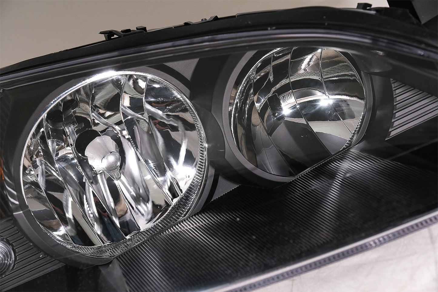 LED TFL Tagfahrlicht Scheinwerfer Xenon Look für FORD Focus III 11-14 Schwarz- CarPartsTuning