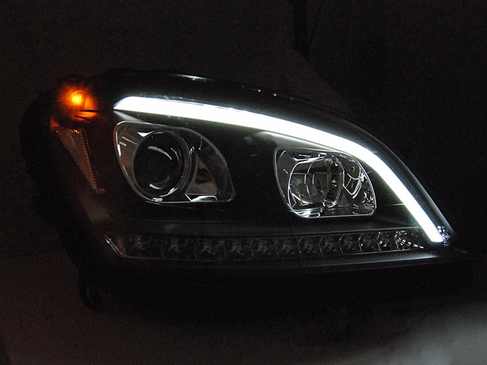 Scheinwerfer Röhrenlicht für Mercedes M W164 05–08 schwarze dynamische Blinker Carpartstuning Austria